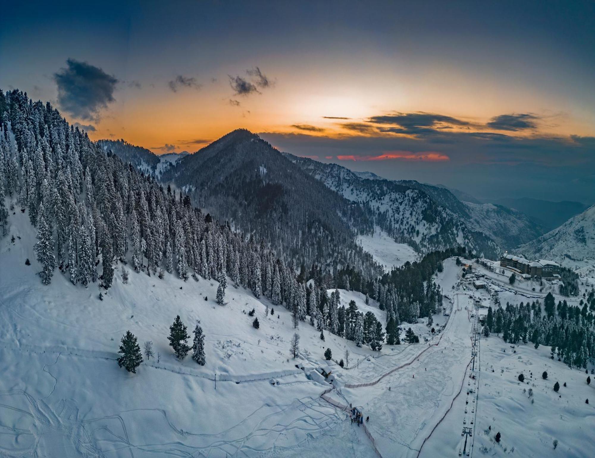 Pearl Continental Hotel Malam Jabba Exterior photo